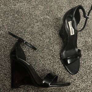 Steve Madden Glossy patent Black Wedge sandal Heels